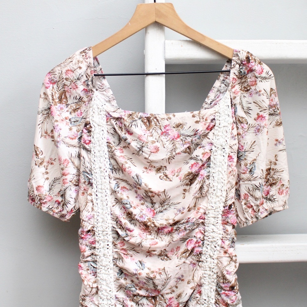 JAASE Lilia Pink Cream Floral Mini Smocked Ruched Crochet Mini Dress Size Small - Picture 4 of 10